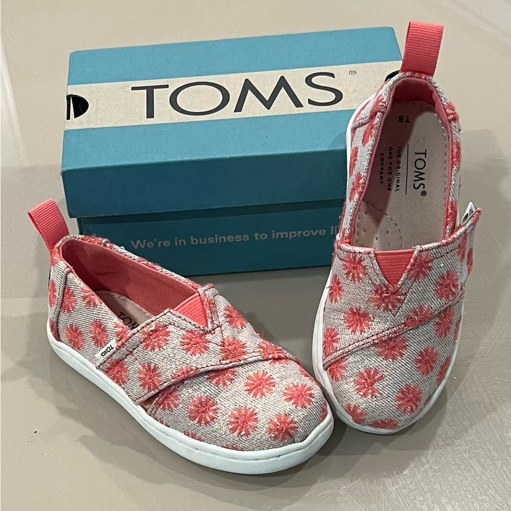 TOMS girls Alpargata Multi Glimmer Hearts tiny 7 gently worn with box